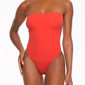 SKIMS - Fits Everybody Strapless Bodysuit